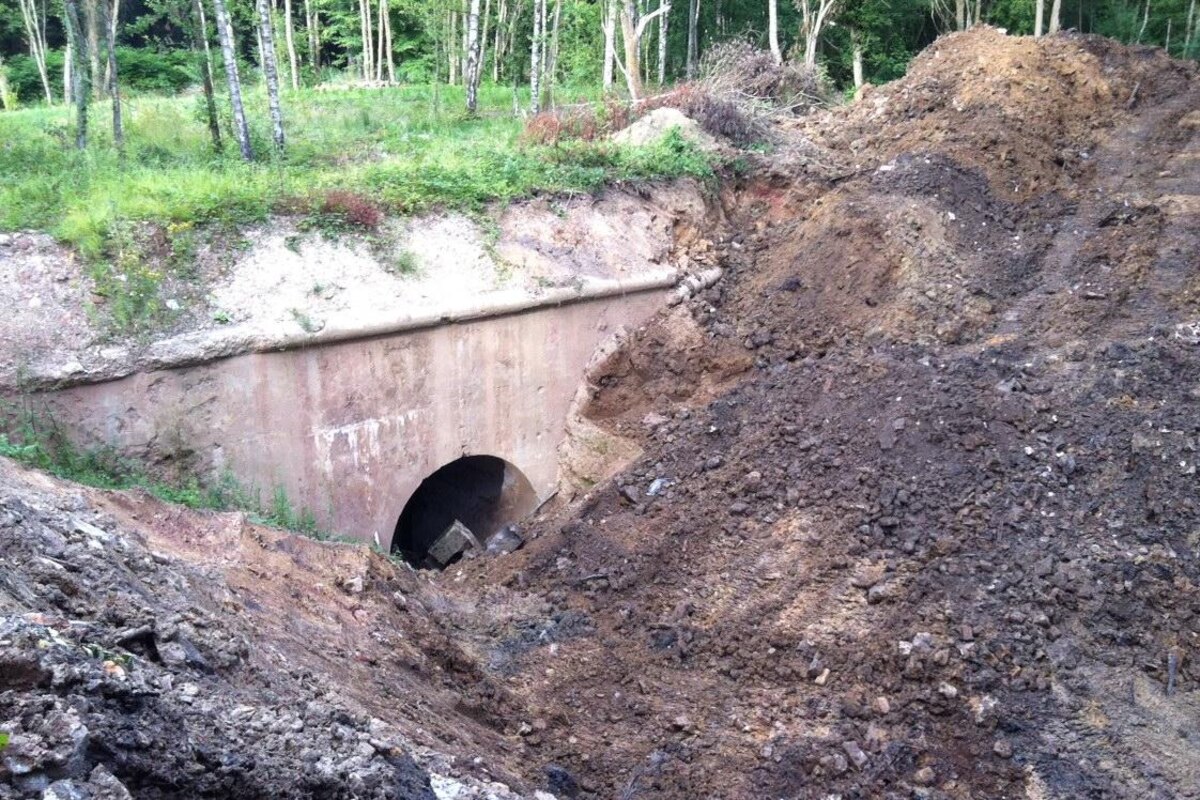 Le fort militaire Saint-Héribert continue à sortir de terre