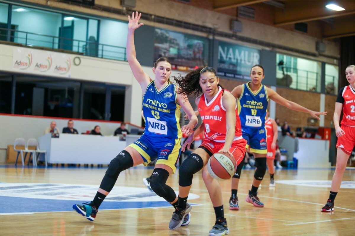 La Brainoise Reka Lelik (n° 13) au duel avec Sarah Dossou.
