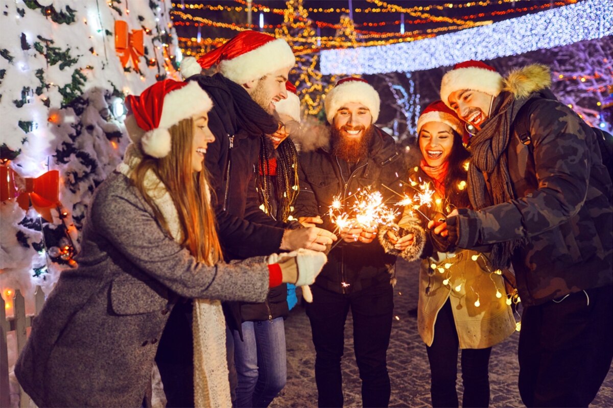Fêter Noël dehors: l’appel de scientifiques britanniques