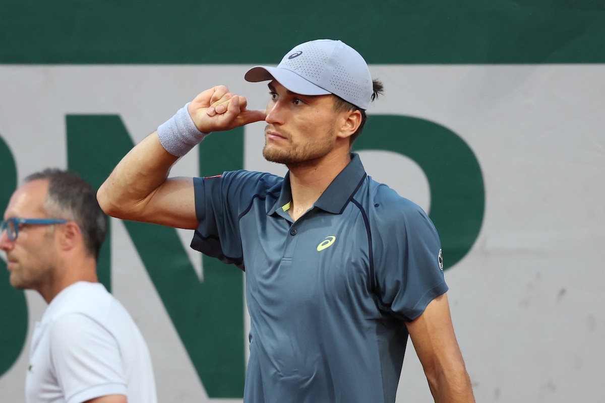 Belgian Raphael Collignon reacts during a third round match between Italian Arnaldi and Belgian Collignon, in the men's singles at the Roland Garros French Open tennis tournament, in Paris, France, Saturday 30 May 2026. This year's tournament takes place from 18 May to 07 June.
BELGA PHOTO VIRGINIE LEFOUR